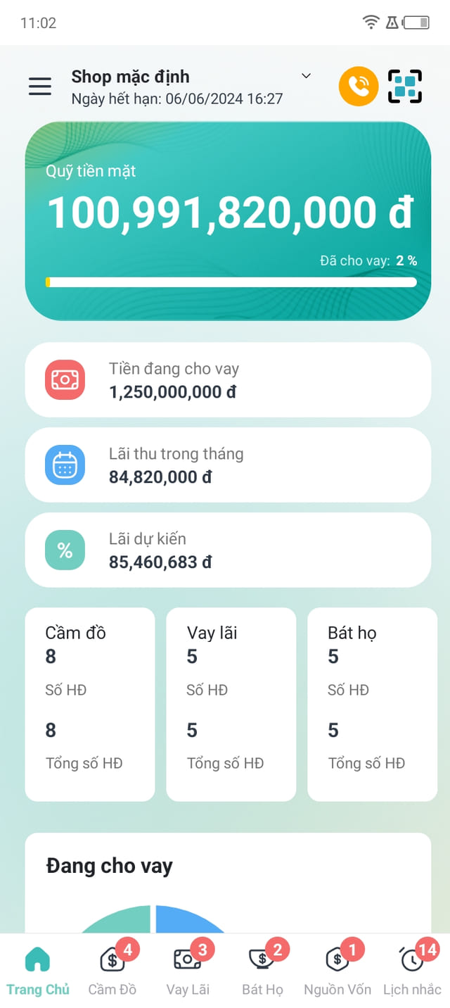 Màn hình tổng quan của phần mềm quản lý cầm đồ trên điện thoại: quỹ tiền mặt, tiền đang cho vay, lãi thu trong tháng và số hợp đồng cầm đồ, vay lãi, bát họ
